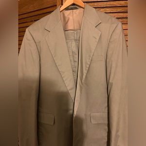 Mens 2 piece, summer suit. Haggar, 42L coat, slacks 36x32